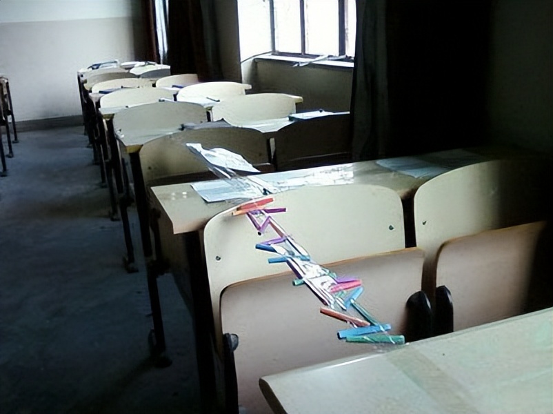 一组清华教室实拍图走红，被嘲“高学历低素质”，内卷如此严重？