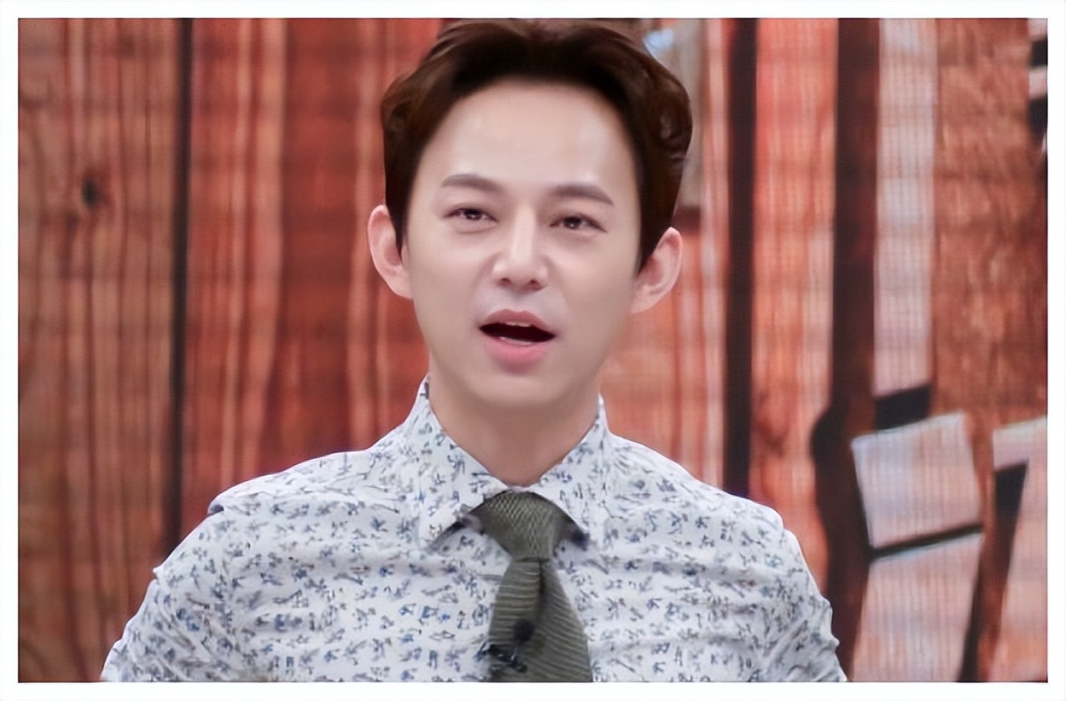 一向好脾气的何炅录制现场疯狂发飙，一声对不起价值北京一套别墅