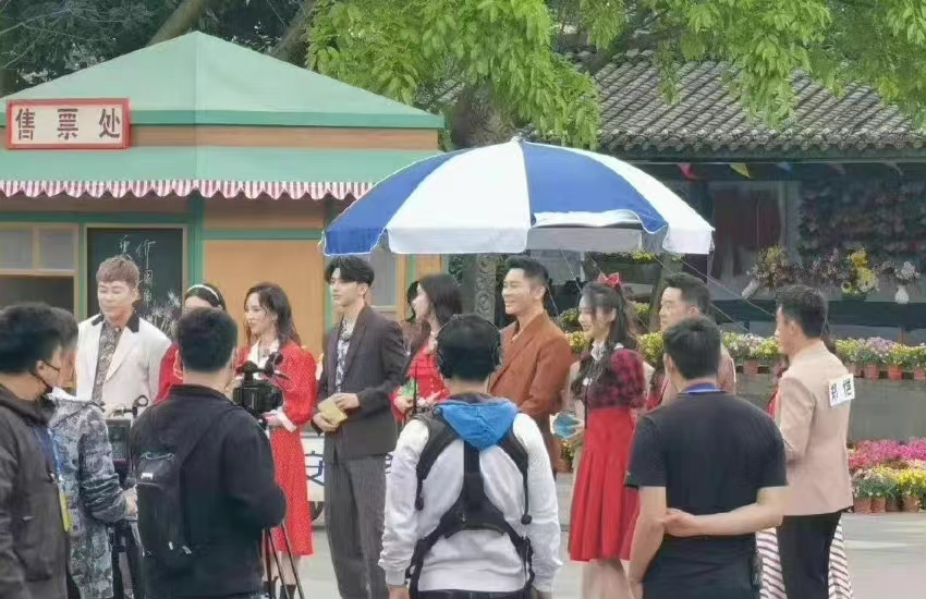 杨颖回击质疑秀咖位,穿大牌高定录《跑男》,之前被指遭冷落