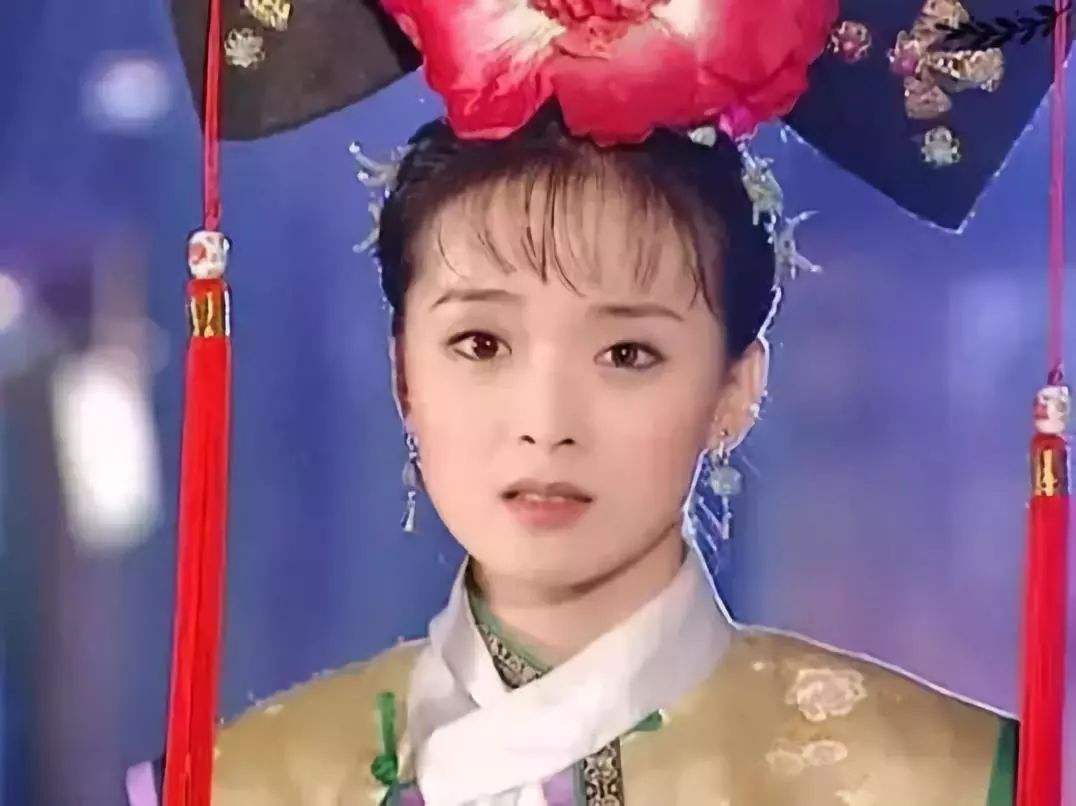 明明是同一个演员,但是在续篇中似乎换了脸,王后的脸发生了很大的变化。