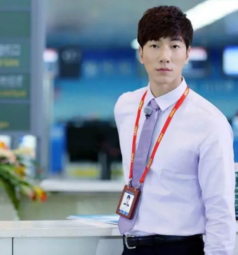 张亮：16岁辍学打工补贴病重父亲，31岁走红后到现在“无处可寻”