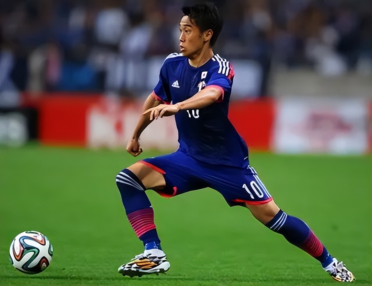 前日本國腳請戰世界杯 33歲仍單身一人 前任個個都是極品美女 天天看點