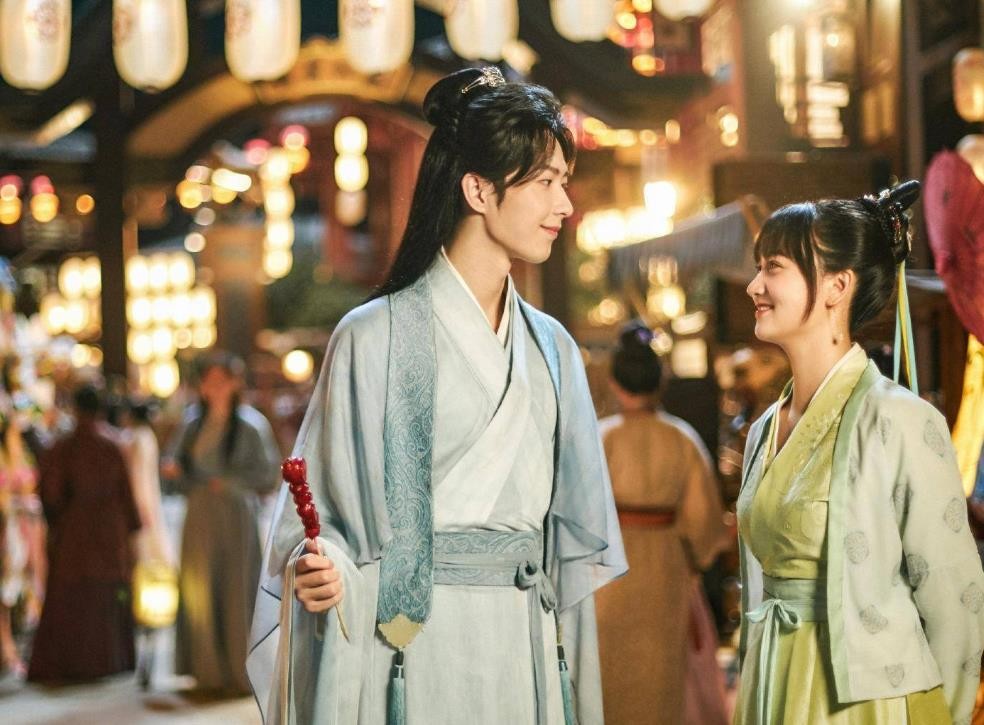 “圈内狂人”董思怡：当郭敬明面怼他发房卡，让毒嘴评委哑口无言