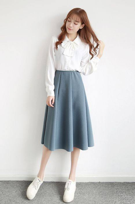 学校门口众多豪车接女学生，500元包养一个月是真是假？