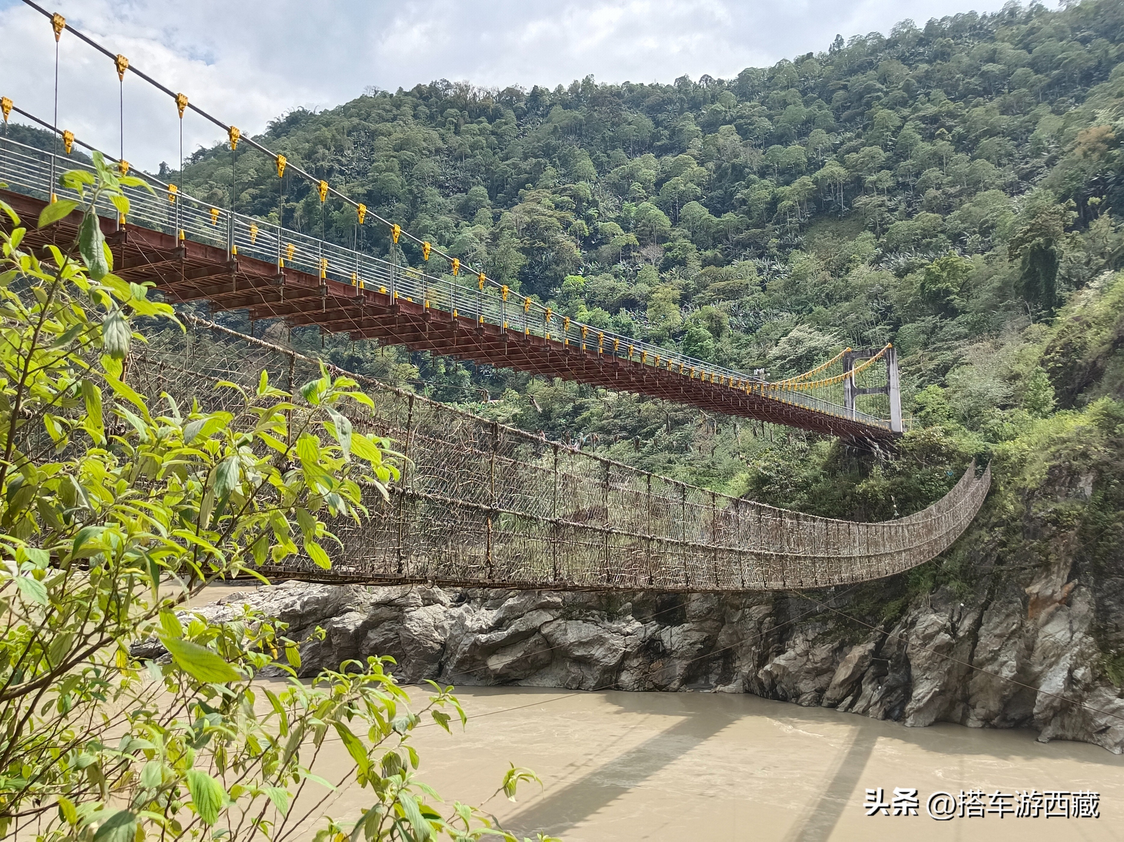 徒步墨脱南部小乡村，路上本地人跟我说不要瞎走，到处都是眼镜蛇