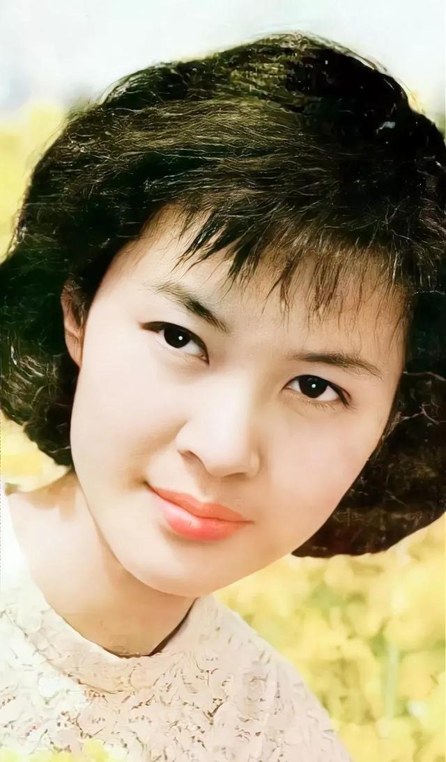 "女神"方舒:26年前不顾一切嫁给洪屠刚被抛弃,如今老态难辨认