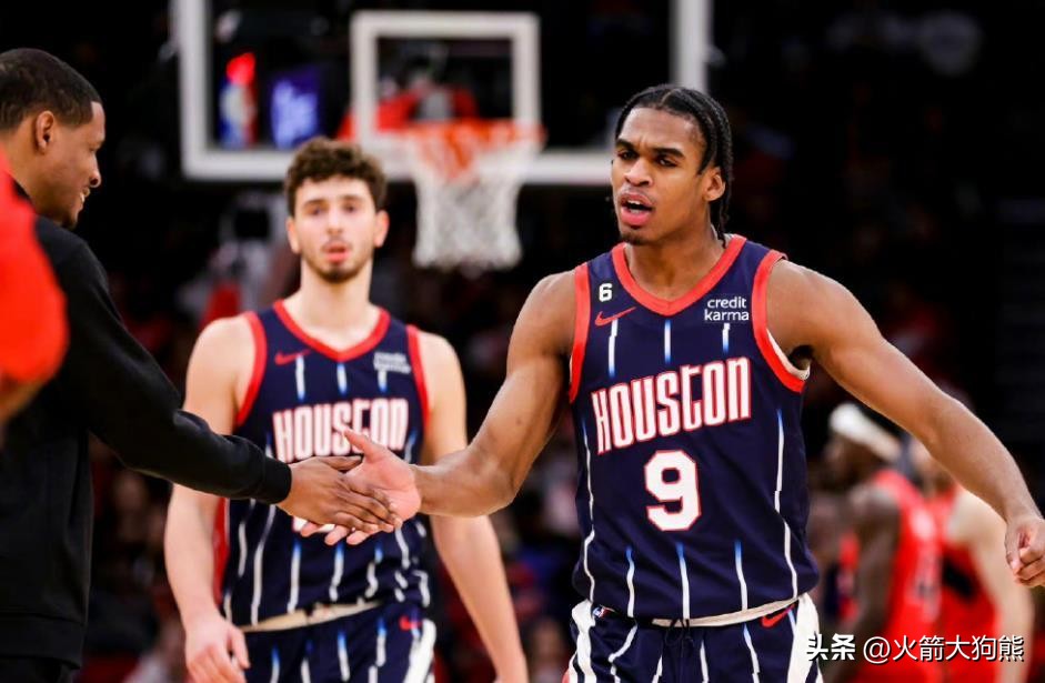 nba火箭队成员有哪些（1天两笔交易！火箭队18人名单出炉：5个位置上，至少各有3人可用）