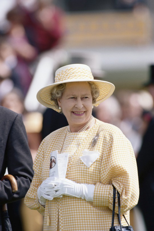 恭喜德比小将赞扎拉(令人泪目！英国伊丽莎白二世女王生命中的96年都藏在了96张照片里)