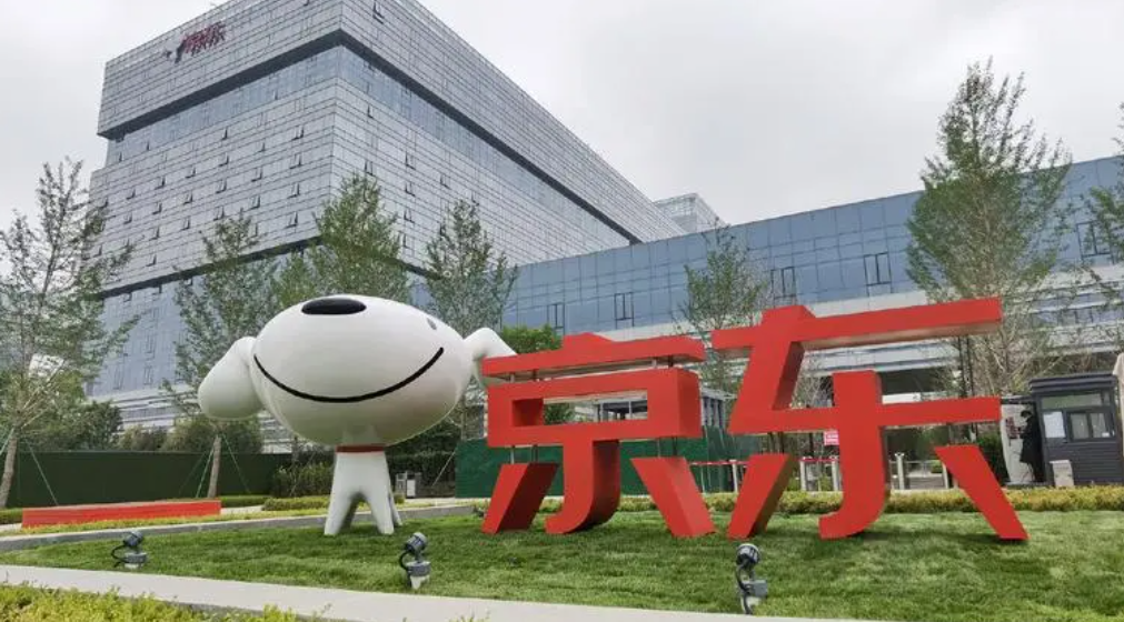 刘强东年轻时的照片，这穿着看了让人心酸，白手起家不容易