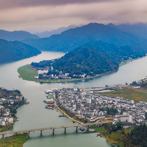 坐高鐵到黃山北站,四季旅遊景點線路大解析