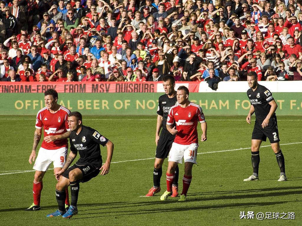 足球个人战术有哪些并解释（区域盯防和人盯人的演变以及哪个更好？）