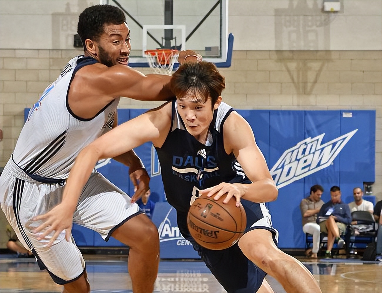 去過nba的中國球星有哪些（中國球員里，有哪些被NBA選中或者收到合同但是沒去NBA的呢？）