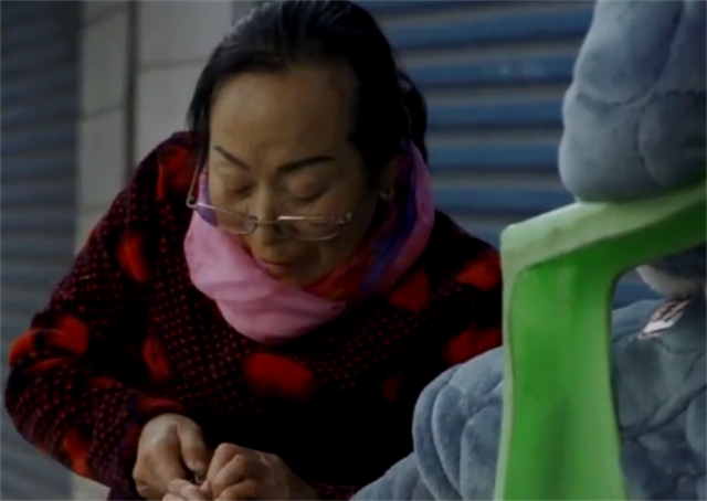 未婚夫战场牺牲，她带准婆婆出嫁，不离不弃奉养“妈妈”40年