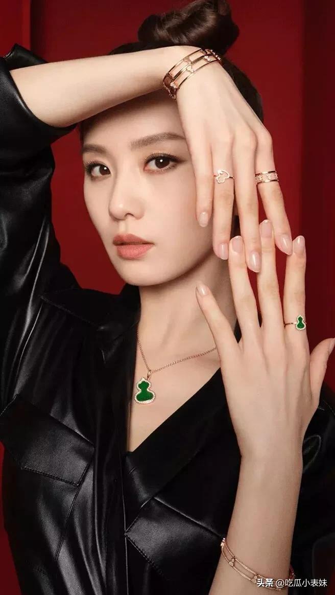 刘诗诗惊艳写真照，优雅迷人