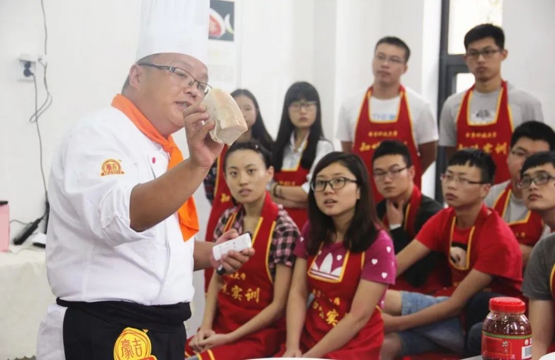 中青报聚焦！教学生制造火箭和飞行器，电子科技大学“宝藏”课程太酷了！