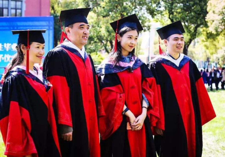 博士生考入土豪大学，免学费住别墅还拿奖学金，妥妥的人生赢家