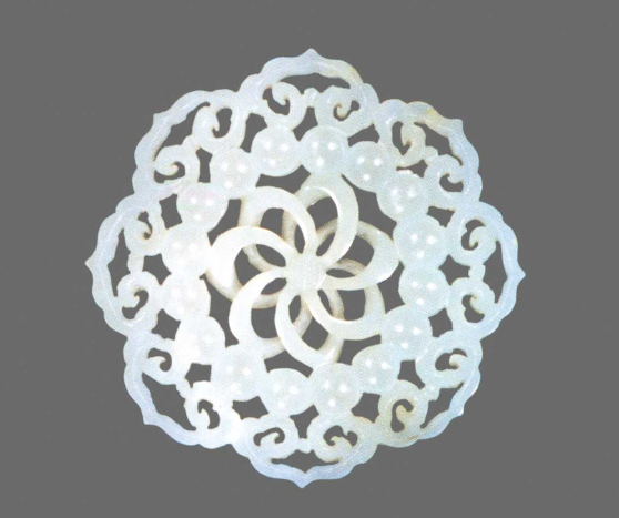 明代玉器上的纹饰图案,亦与唐,宋,元兴盛的那样表面看来是山水人物