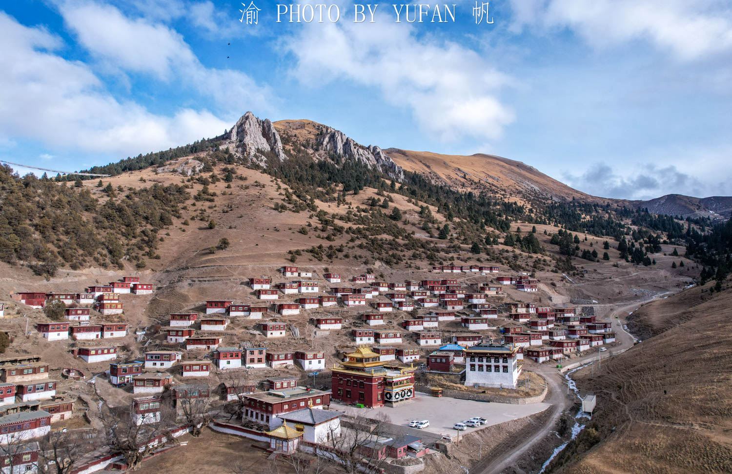 嘎玛沟并不是常规的景点,也没有相关的资料介绍,我们是去嘎玛寺的途中