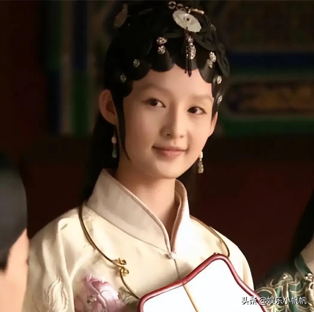 李沁宣传新剧玩出了新花样儿，海风海浪齐上阵，还光着脚丫子踩水