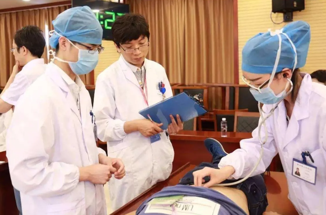 临床医学的“分支专业”，就业率高且发展前景好，薪资待遇也不错