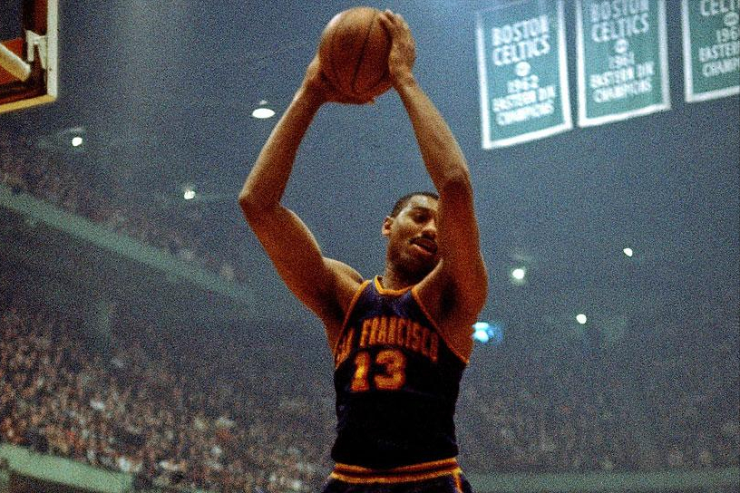 nba80年代的中锋有哪些(中锋也拿得分王，盘点历史上仅有的5位中锋得分王，恩比德有戏)