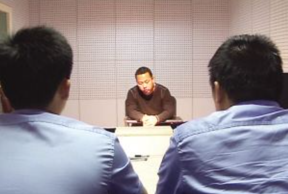 09年广西美女三姐妹离奇失踪，扛过警方8次审问，对门邻居判死刑