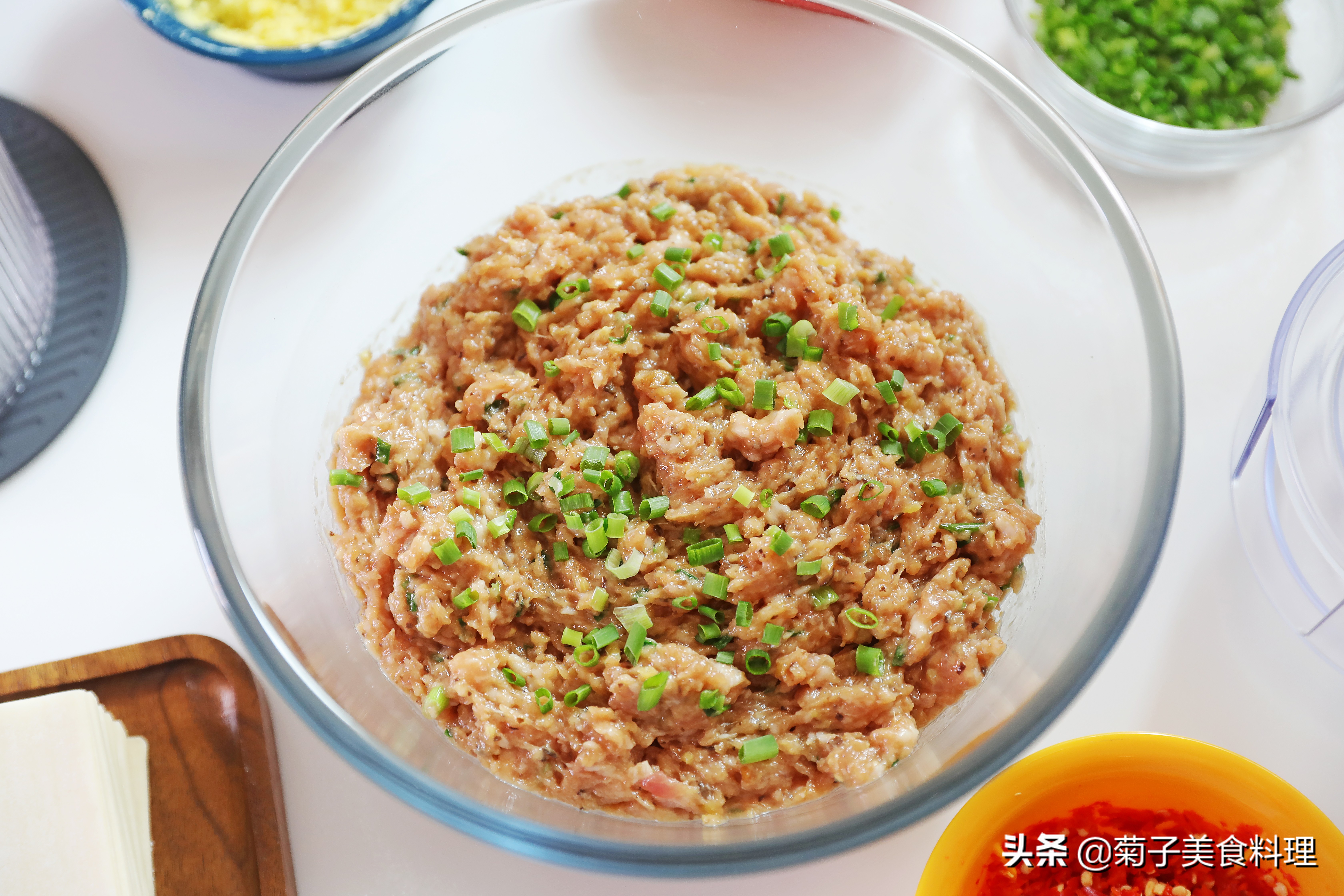 新年的第一碗小吃猪肉馄饨，一起来尝一尝，汤鲜皮薄馅料足
