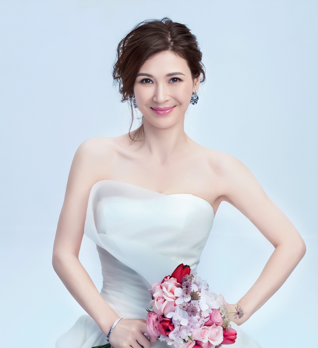 还记得亮剑中护士田雨吗?2012年嫁富豪,却受老公连累沦为老赖