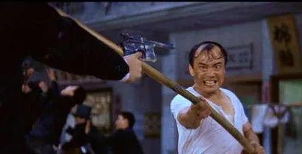 电影《功夫》中，五郎八卦棍、十二路谭腿、铁线拳三人哪个最强？