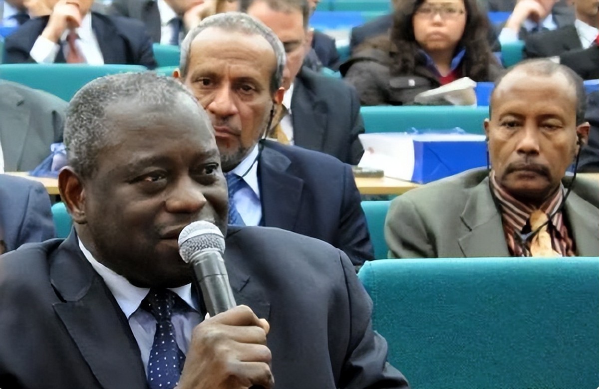 北大才女殷杰：远嫁非洲，因战乱与夫分别2年，再见丈夫已成高官