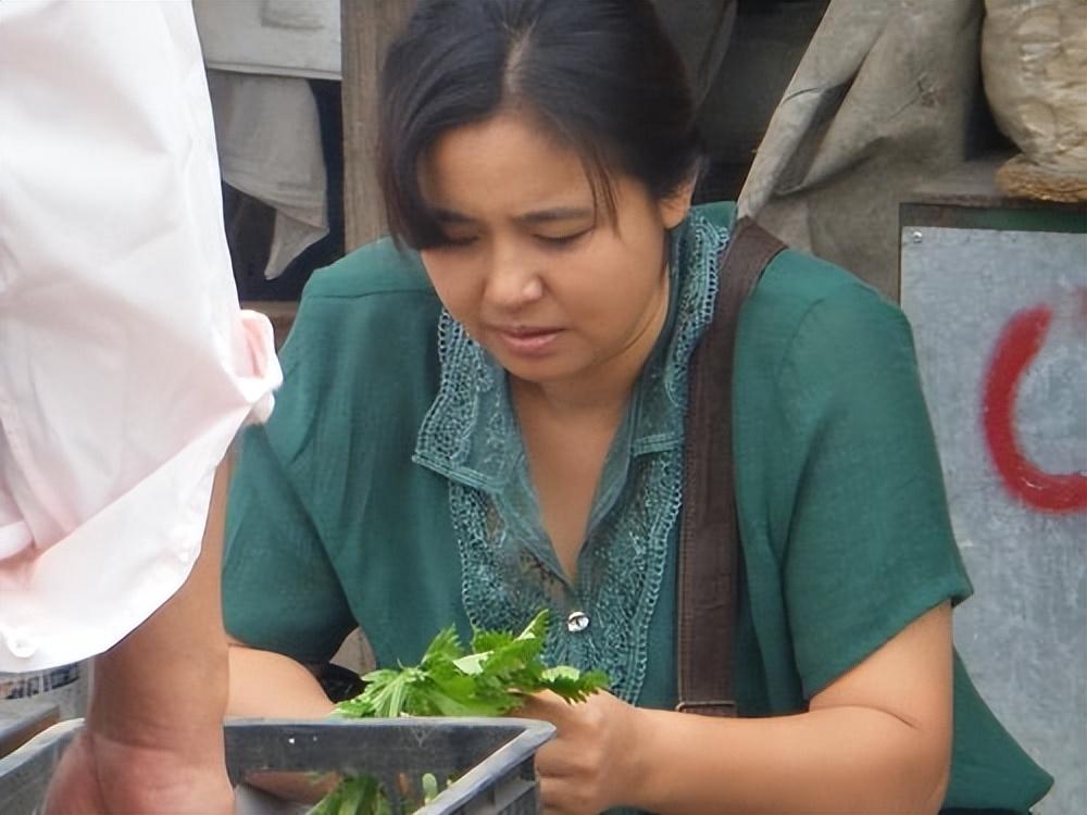 曾经美的一塌糊涂,如今沦为土气大妈,岁月果然是把"杀猪刀"