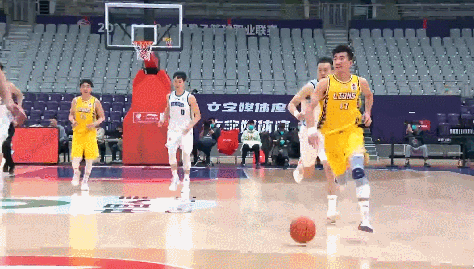 趙巖昊33 6（趙巖昊21分三分4中4威爾斯空砍33+6 青島不敵廣廈提前無緣季后賽）