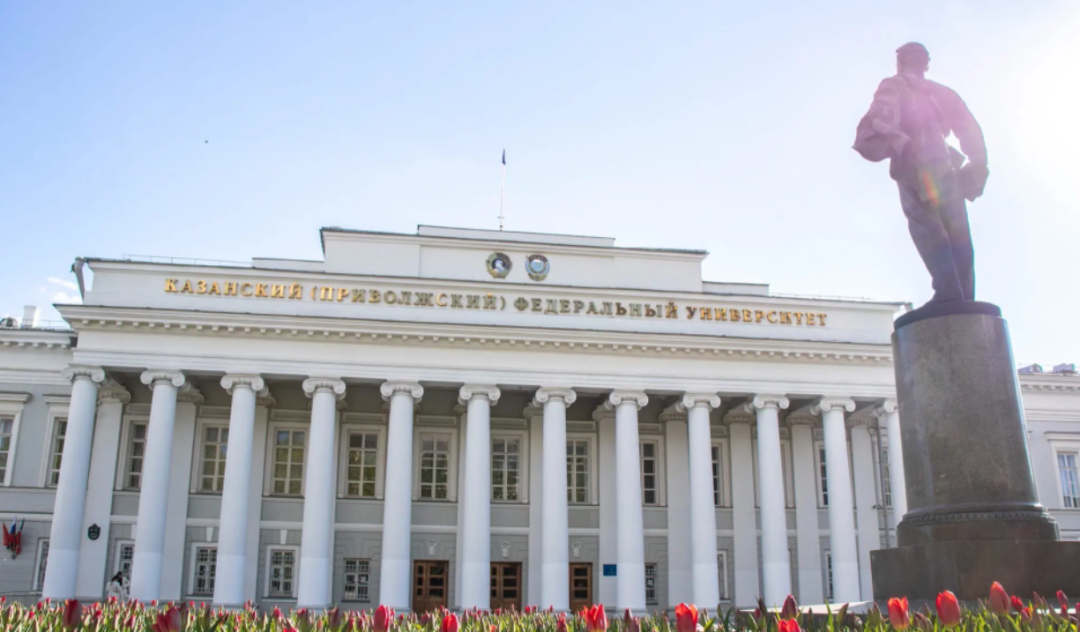 俄国数学奇才称平行线可相交，被质疑直至郁郁而终，12年后被证实