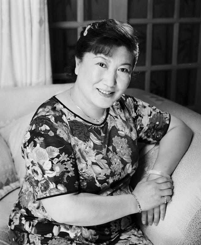 高秀敏离世17年后,再看赵本山和范伟才发现,解散是最好的选择!