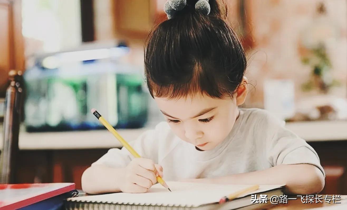 山东未婚女子瞒着母亲，借精生3混血儿，声称：当单亲妈也不结婚