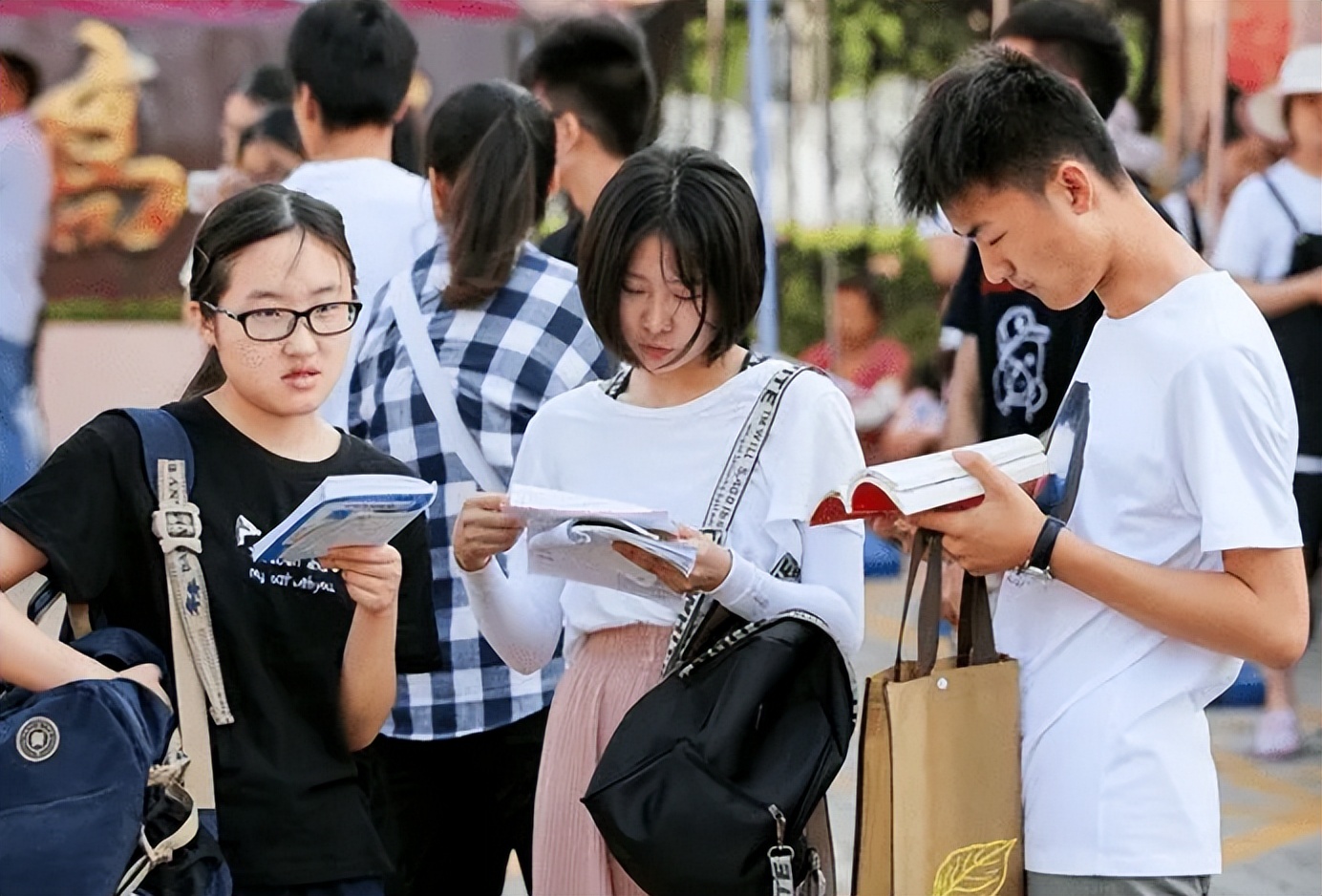 2022热门专业推荐，“学前教育”仍是万金油，450分考生的最爱？