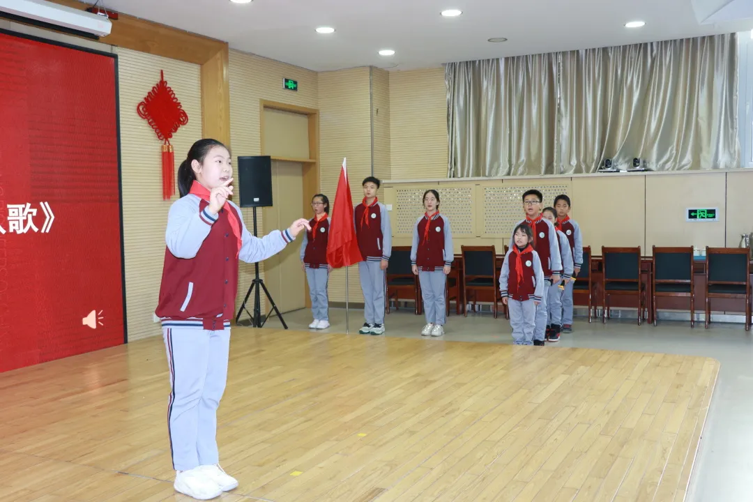 【童心向党】青岛市第二实验小学丨队旗飘飘跟党走，争做新时代好队员