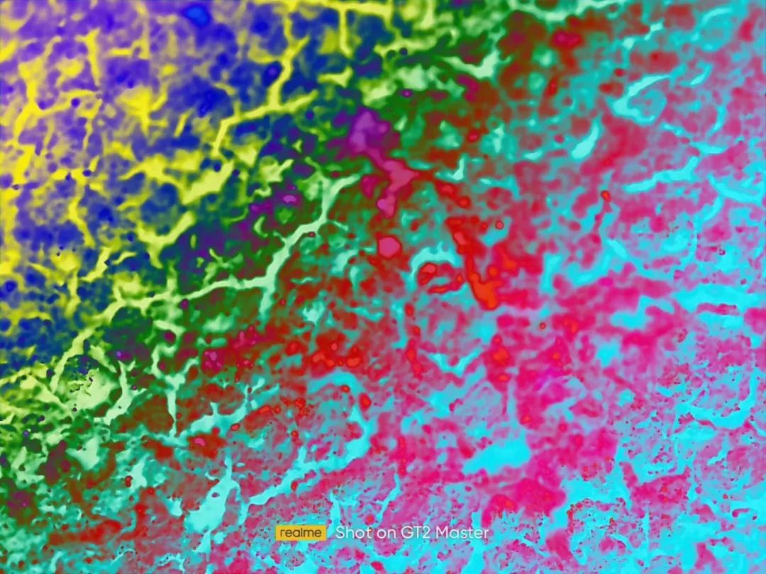 真我GT2大师探索版：谁说好看的皮囊千篇一律？