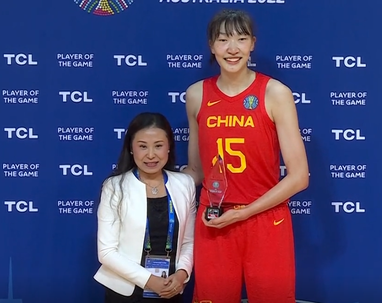 女籃隊員宋曉云（韓旭當選MVP，鄭薇泣不成聲！5大官媒祝賀女籃，隋菲菲趙爽全哭了）