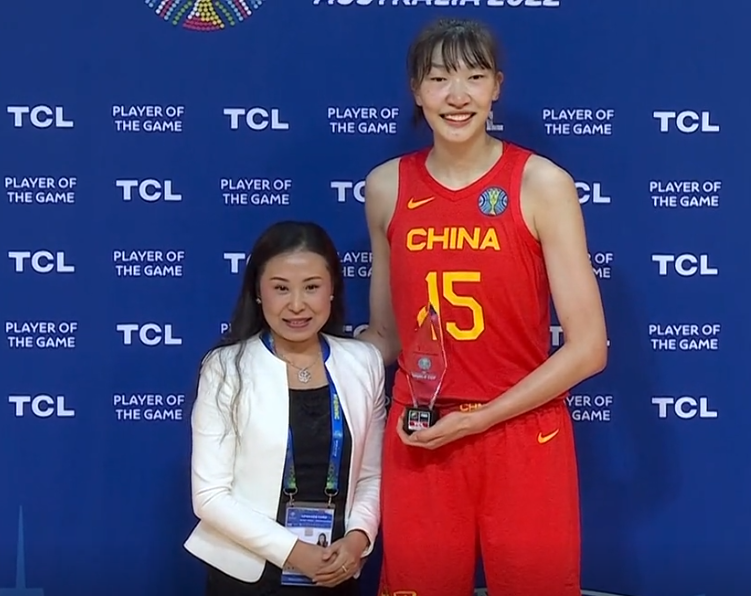 女篮队员宋晓云（韩旭当选MVP，郑薇泣不成声！5大官媒祝贺女篮，隋菲菲赵爽全哭了）