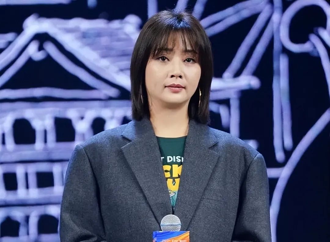 闫妮的“大妈味”、赵丽颖的“土气”，这8位女星，如今判若两人