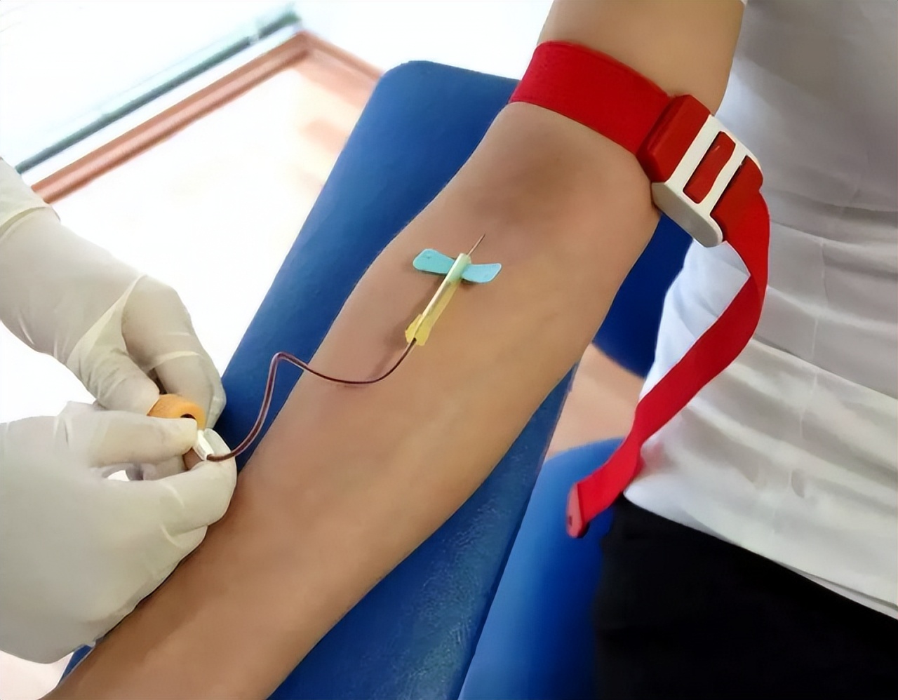 看病时,为何医院要抽血?抽出来的血都干什么去了?今天就告诉你