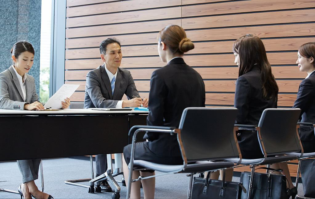 过来人坦言，毕业生签署“三方协议”需谨慎，不要太听老师的话