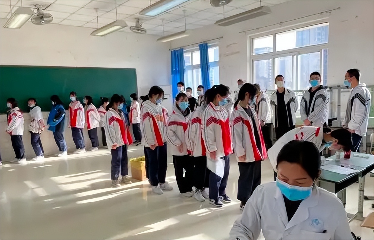 高考体检要求“脱光光”？学生表示难以接受，医生：我们也不接受