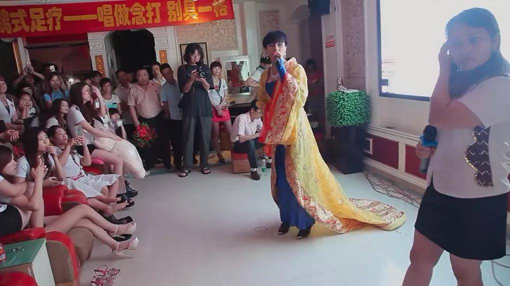 为爱“变性”李二毛，上半身是女下半身是男，后被抛弃惨死出租屋