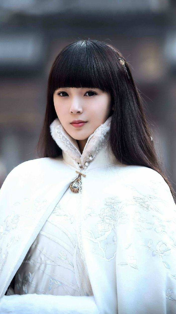 被嘲笑丫鬟脸，从网红到于正“亲女儿”，古偶小花白鹿出圈之路