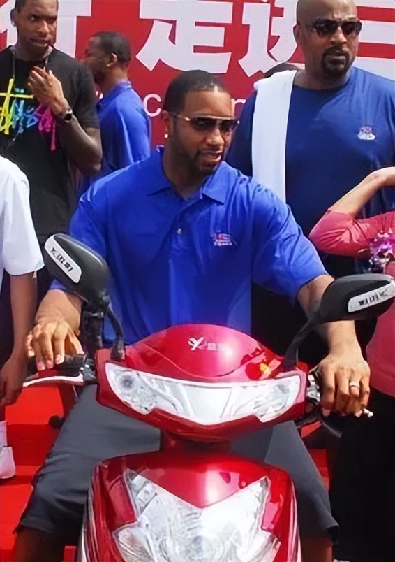 nba哪些明星來中國了（NBA球星在中國有多接地氣？羅斯看大爺打麻將 麥迪在鄉村騎電動車）