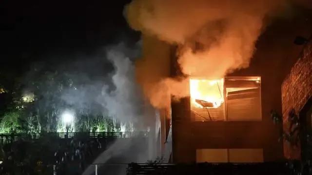 林青霞豪华别墅凌晨失火，18名佣人被困，自救逃生