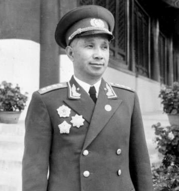 沉痛悼念杰出军事家粟裕同志