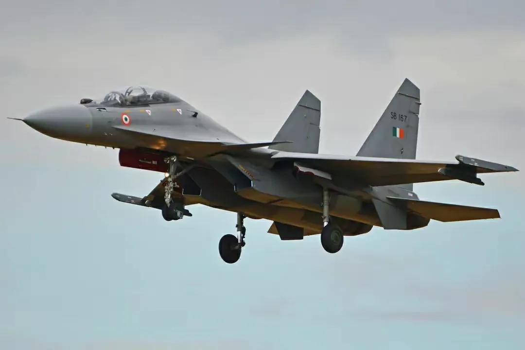 俄乌大战持续，印度先挺不住了？印空军：苏-30战备率已降至60％